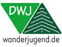 Zwei grüne Dreiecke, links mit weißer Schrift 'DWJ', rechts mit weißem stilisiertem Baum, darunter Schriftzug 'wanderjugend.de'.